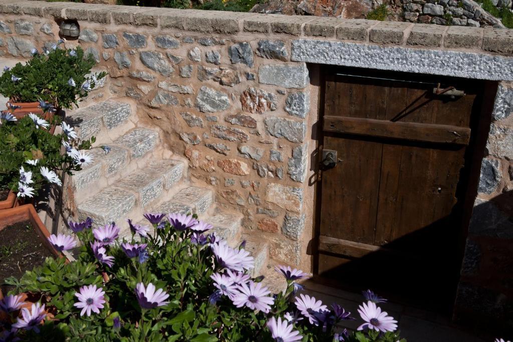 Mavromichalai 호텔 Liménion 외부 사진