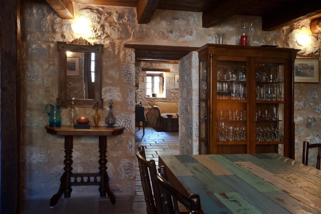 Mavromichalai 호텔 Liménion 외부 사진